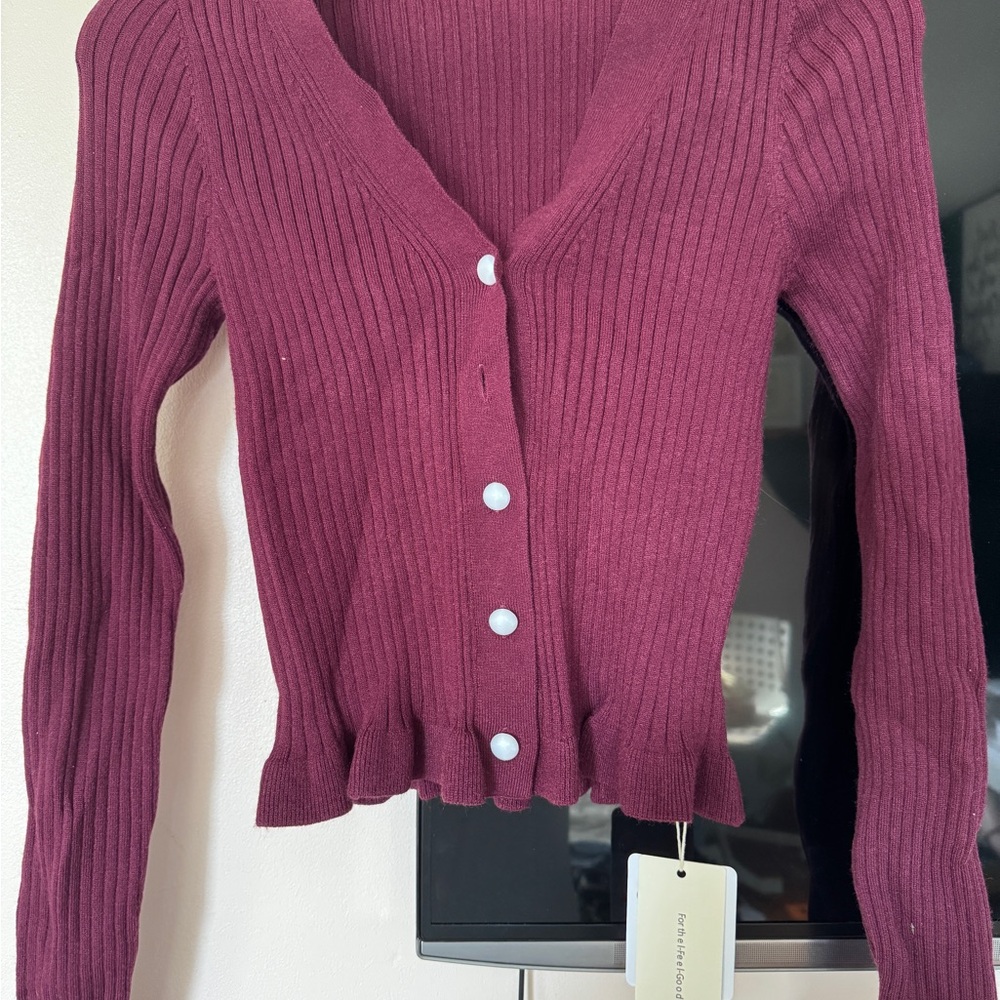 Commense Ribbed V-Neck Button Cardigan in Wine